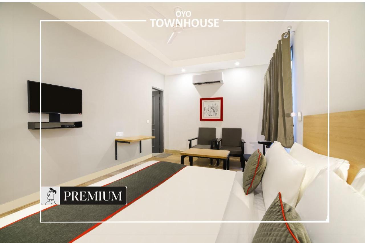Oyo Townhouse 120 Shushant Lok Gurgáon Kültér fotó